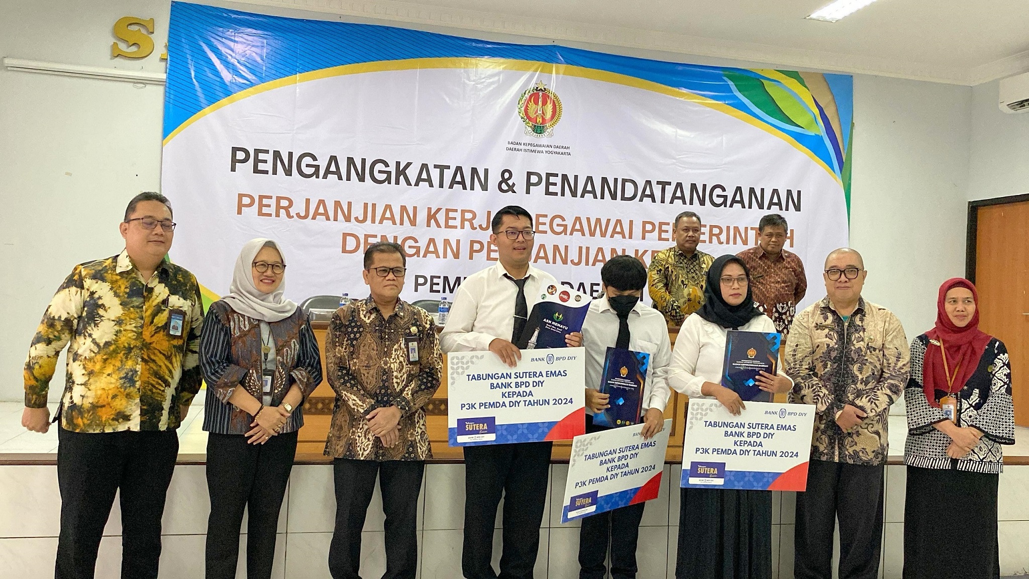 Pengangkatan dan Penandatanganan Perjanjian Kerja Pegawai Pemerintah dengan Perjanjian Kerja